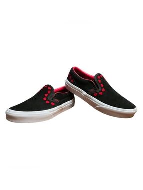 Vans Youth Girls Slip-On Hearts Suede Skate Shoe in Black/Red, Size 1. NEW!